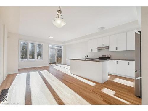 1390 National Common, Burlington, ON - Indoor Photo Showing Kitchen