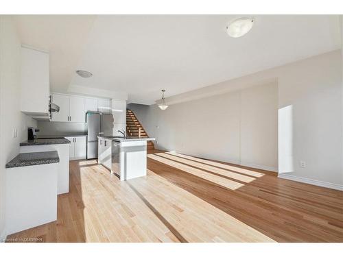 1390 National Common, Burlington, ON - Indoor Photo Showing Kitchen