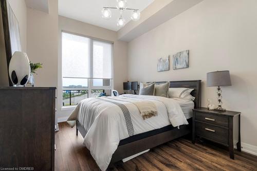 514-150 Oak Park Boulevard, Oakville, ON - Indoor Photo Showing Bedroom