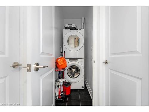 514-150 Oak Park Boulevard, Oakville, ON - Indoor Photo Showing Laundry Room