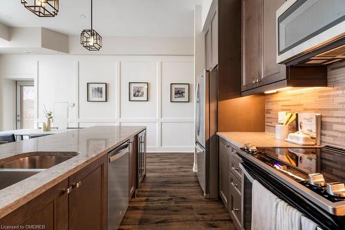 514-150 Oak Park Boulevard, Oakville, ON - Indoor Photo Showing Kitchen With Double Sink