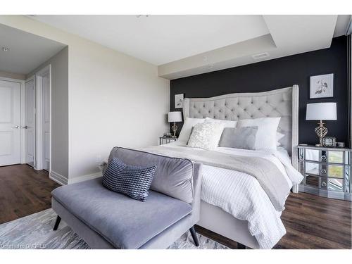 514-150 Oak Park Boulevard, Oakville, ON - Indoor Photo Showing Bedroom