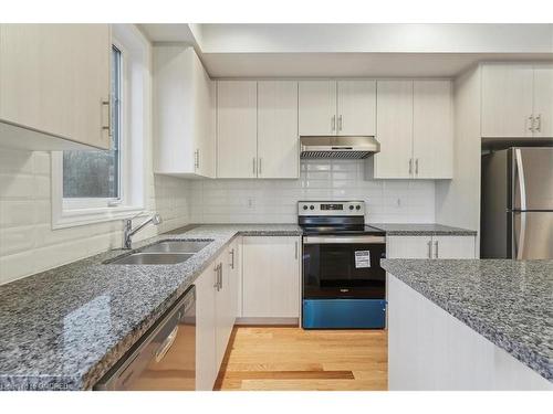 2090 Ellerston Common, Burlington, ON - Indoor Photo Showing Kitchen With Double Sink With Upgraded Kitchen