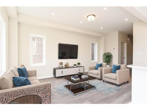 42-620 Colborne Street W, Brantford, ON - Indoor Photo Showing Living Room