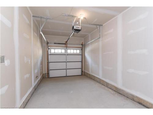 42-620 Colborne Street W, Brantford, ON - Indoor Photo Showing Garage