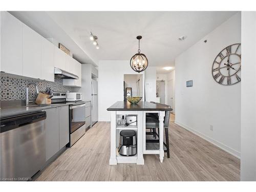 Burlington, ON - Indoor Photo Showing Kitchen With Stainless Steel Kitchen