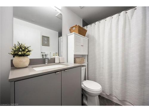 Burlington, ON - Indoor Photo Showing Bathroom