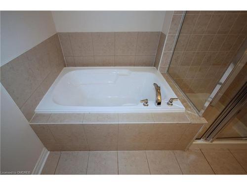 24-2019 Trawden Way, Oakville, ON - Indoor Photo Showing Bathroom