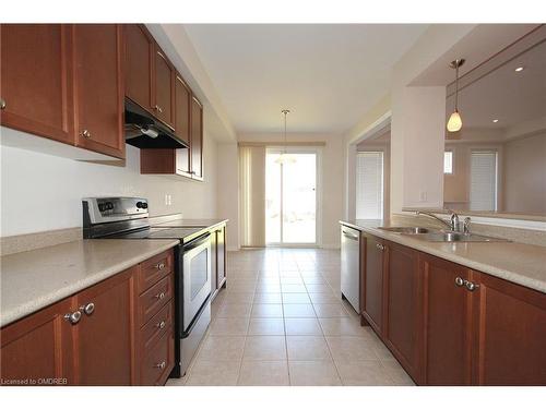 24-2019 Trawden Way, Oakville, ON - Indoor Photo Showing Kitchen With Double Sink