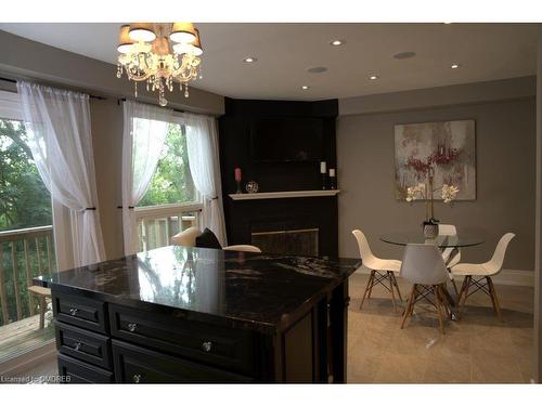 38-2272 Mowat Avenue, Oakville, ON - Indoor Photo Showing Dining Room