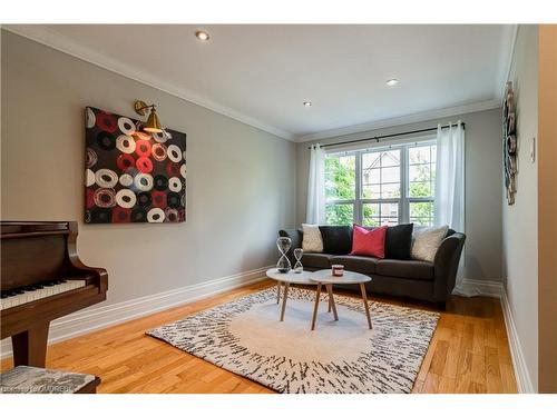 38-2272 Mowat Avenue, Oakville, ON - Indoor Photo Showing Living Room