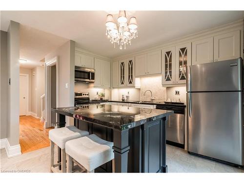 38-2272 Mowat Avenue, Oakville, ON - Indoor Photo Showing Kitchen With Upgraded Kitchen