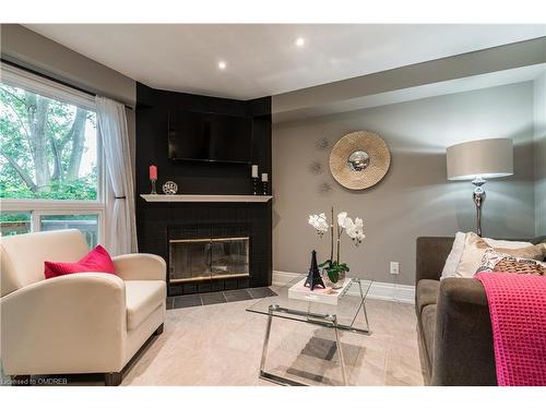 38-2272 Mowat Avenue, Oakville, ON - Indoor Photo Showing Living Room With Fireplace