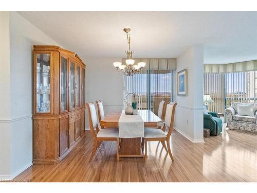 805-5080 Pinedale Avenue, Burlington, ON - Indoor Photo Showing Dining Room