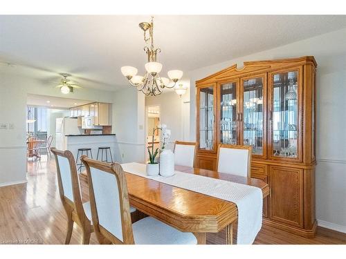 805-5080 Pinedale Avenue, Burlington, ON - Indoor Photo Showing Dining Room