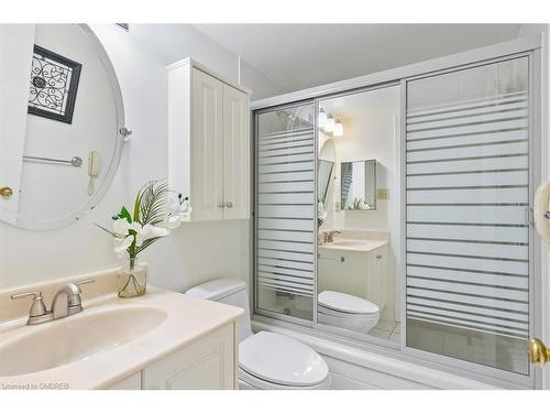 805-5080 Pinedale Avenue, Burlington, ON - Indoor Photo Showing Bathroom