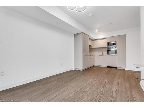 3906-11 Wellesley Street West Street, Toronto, ON - Indoor Photo Showing Kitchen