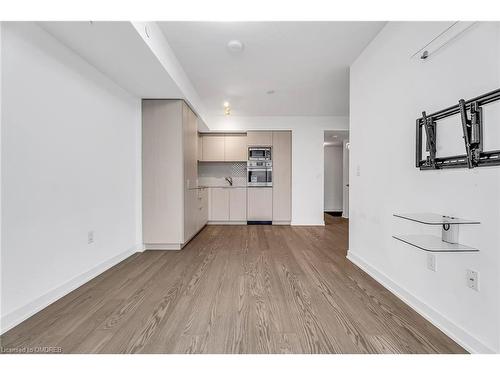 3906-11 Wellesley Street West Street, Toronto, ON - Indoor Photo Showing Kitchen