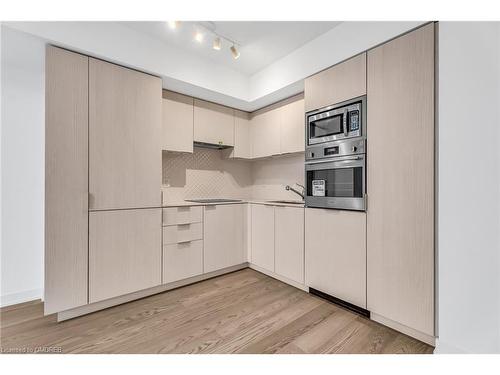 3906-11 Wellesley Street West Street, Toronto, ON - Indoor Photo Showing Kitchen