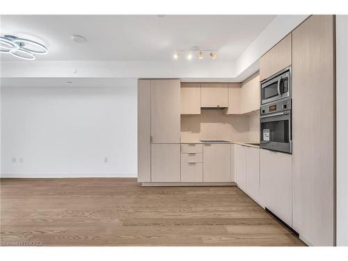 3906-11 Wellesley Street West Street, Toronto, ON - Indoor Photo Showing Kitchen