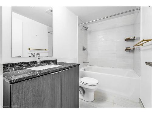 3906-11 Wellesley Street West Street, Toronto, ON - Indoor Photo Showing Bathroom