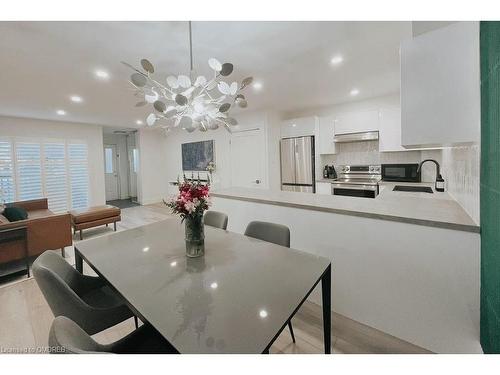 601-1701 Lampman Avenue, Burlington, ON - Indoor Photo Showing Dining Room