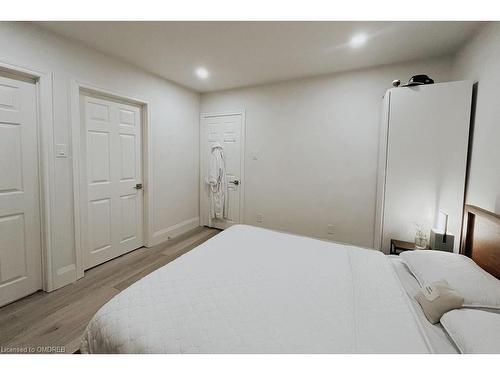 601-1701 Lampman Avenue, Burlington, ON - Indoor Photo Showing Bedroom