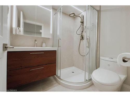 601-1701 Lampman Avenue, Burlington, ON - Indoor Photo Showing Bathroom