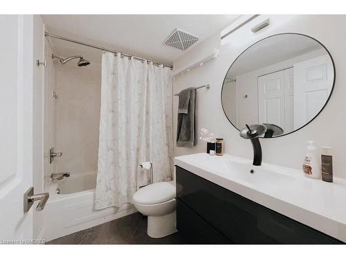 601-1701 Lampman Avenue, Burlington, ON - Indoor Photo Showing Bathroom