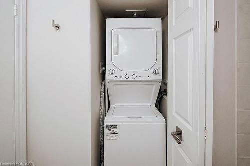 601-1701 Lampman Avenue, Burlington, ON - Indoor Photo Showing Laundry Room