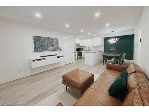 601-1701 Lampman Avenue, Burlington, ON - Indoor Photo Showing Living Room