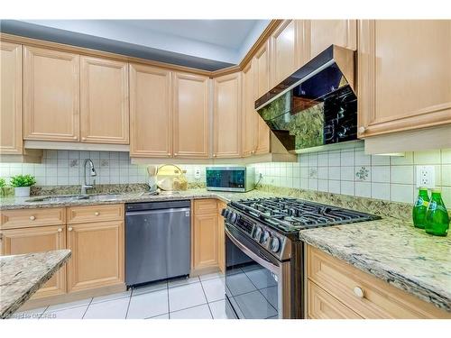 10-2303 Hill Ridge Court, Oakville, ON - Indoor Photo Showing Kitchen