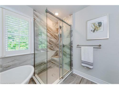 10-2303 Hill Ridge Court, Oakville, ON - Indoor Photo Showing Bathroom