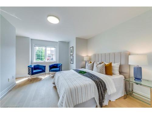 10-2303 Hill Ridge Court, Oakville, ON - Indoor Photo Showing Bedroom