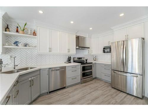 43-3600 Colonial Drive, Mississauga, ON - Indoor Photo Showing Kitchen With Stainless Steel Kitchen With Double Sink With Upgraded Kitchen