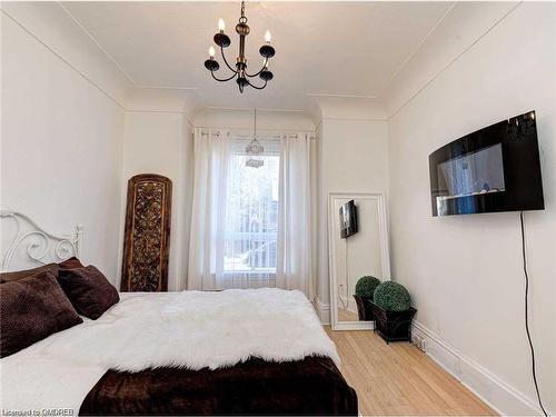 12 William Street, Hamilton, ON - Indoor Photo Showing Bedroom