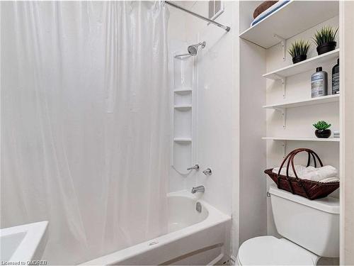 12 William Street, Hamilton, ON - Indoor Photo Showing Bathroom