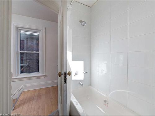 12 William Street, Hamilton, ON - Indoor Photo Showing Bathroom