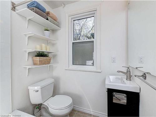 12 William Street, Hamilton, ON - Indoor Photo Showing Bathroom