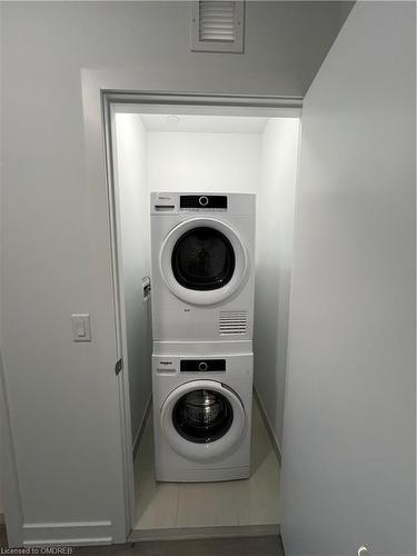 403-600 North Service Road, Stoney Creek, ON - Indoor Photo Showing Laundry Room