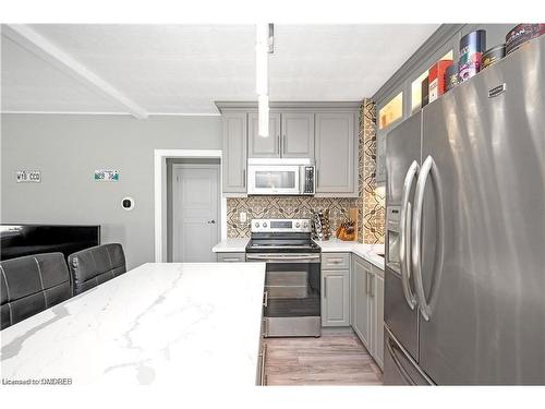 6024 Dixon Street, Niagara Falls, ON - Indoor Photo Showing Kitchen With Stainless Steel Kitchen