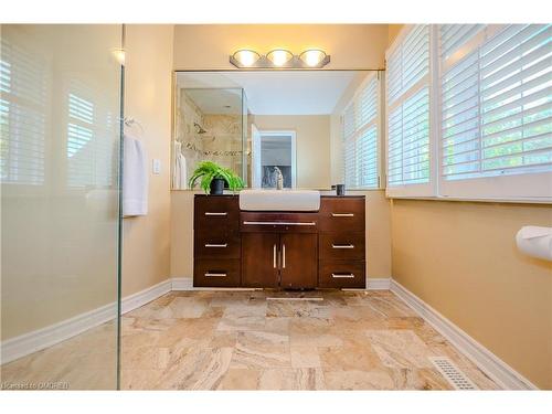 1340 Greeneagle Drive, Oakville, ON - Indoor Photo Showing Bathroom