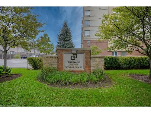 209-5070 Fairview Street, Burlington, ON - Outdoor