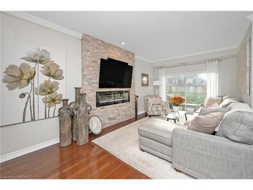 209-5070 Fairview Street, Burlington, ON - Indoor Photo Showing Living Room