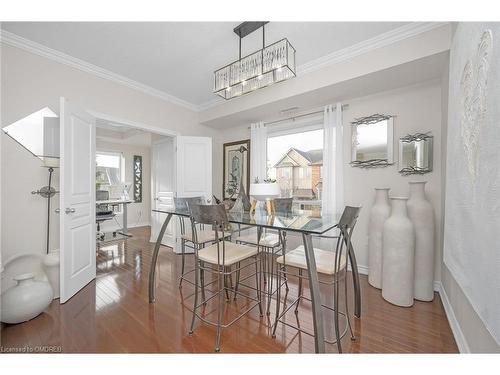 209-5070 Fairview Street, Burlington, ON - Indoor Photo Showing Dining Room