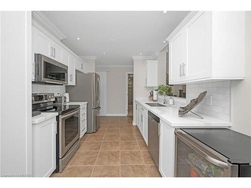 209-5070 Fairview Street, Burlington, ON - Indoor Photo Showing Kitchen With Stainless Steel Kitchen