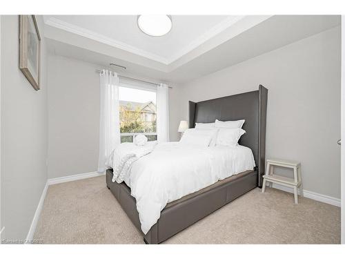 209-5070 Fairview Street, Burlington, ON - Indoor Photo Showing Bedroom