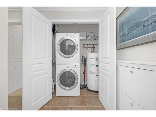 209-5070 Fairview Street, Burlington, ON - Indoor Photo Showing Laundry Room