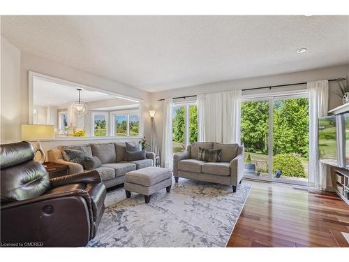 10011 Hume Court, Milton, ON - Indoor Photo Showing Living Room