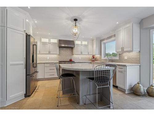 10011 Hume Court, Milton, ON - Indoor Photo Showing Kitchen With Upgraded Kitchen